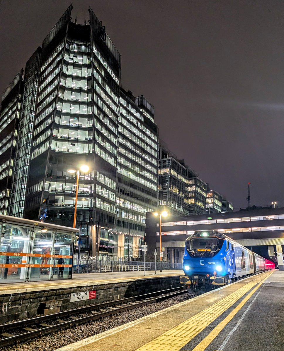 DownOnTheStour's tweet photo. Big Blue under the Birmingham Lights 🌌
Back on the 68s with 68031 hauling us from Leamington Spa to back to Snow Hill for some more Mileage 📸
#DOTS #trainphotography #railwayphotography #class68 #mark5 #chilternexplorer https://t.co/FlVW07WA0Z
