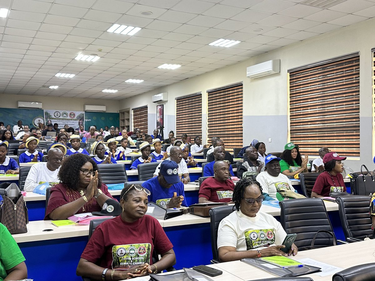 EDO SUBEB HOSTS SENSITIZATION WORKSHOP ON GREEN SCHOOLS, CLIMATE CHANGE AND ENVIRONMENTAL AND SOCIAL SAFEGUARD IN PUBLIC BASIC SCHOOLS IN EDO STATE. 

#ubec #EdoSUBEB #educationmatters #honomonzanesonia #edosubeb