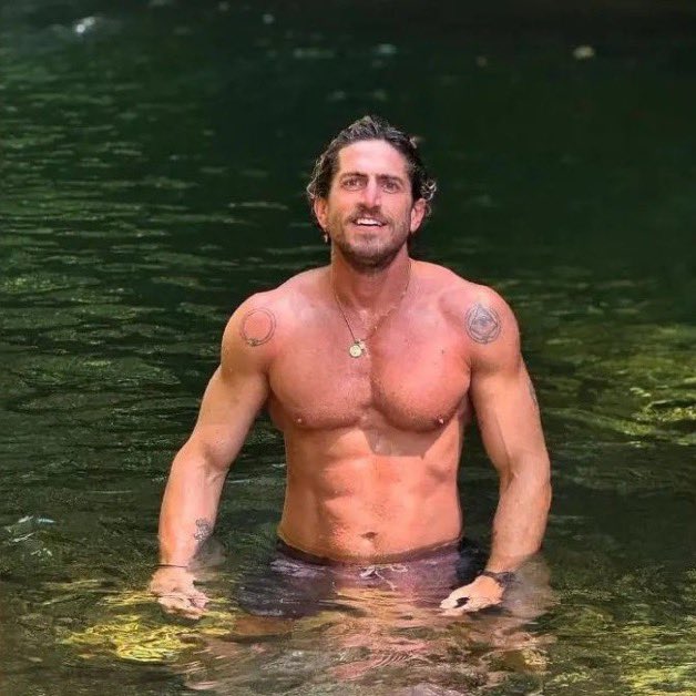 Rafael Olarra: O Argentino na Mira dos Rumores de Romance com Pedro Pascal