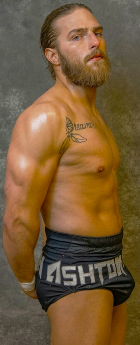 The bulging studs of pro wrestling!!!
#prowrestling #wrestlers #prowrestlers #wrestlingfetish #gaywrestling #hot #trunks #bulge #bulgemen #gay #thicc #stud