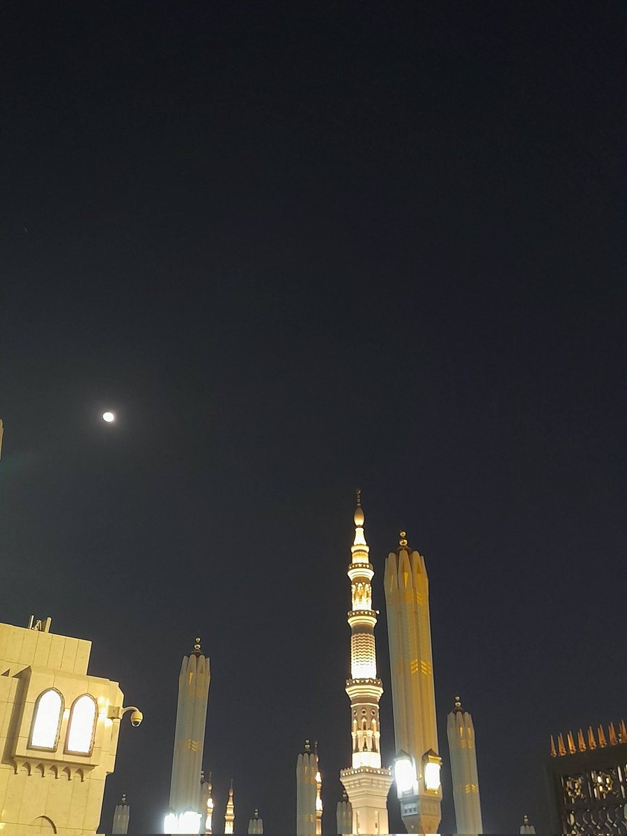 syifd06's tweet photo. Ketika foto ngasal tapi di Madinah https://t.co/pn8jLQyY9z