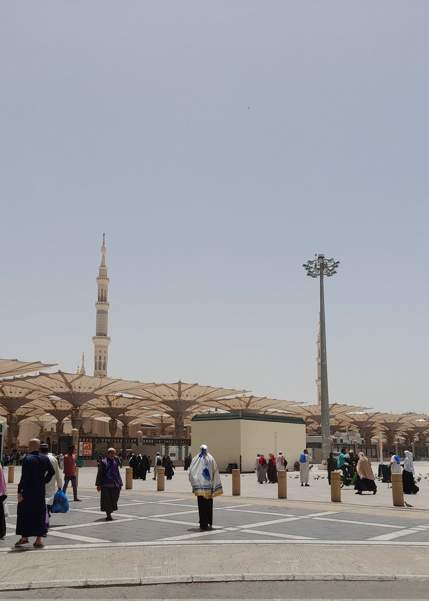 syifd06's tweet photo. Ketika foto ngasal tapi di Madinah https://t.co/pn8jLQyY9z