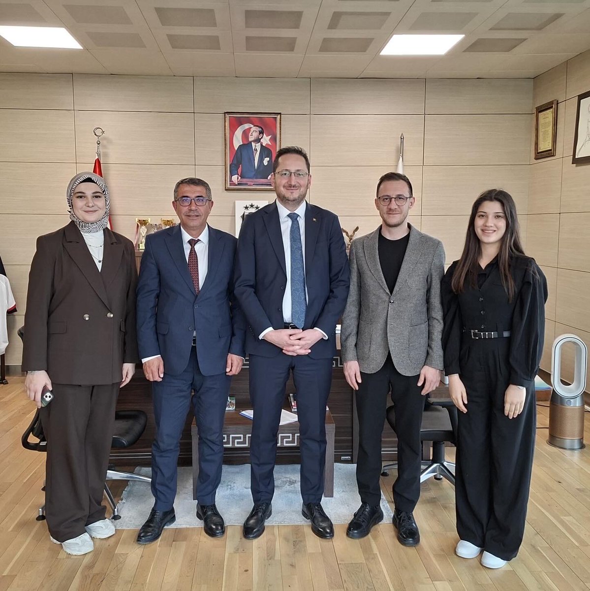 GSB_KarapinarGM's tweet photo. Hayata geçirmeyi planladığımız yeni projeler kapsamında;
Gençlik ve Spor Bakanlığımızın Gençlik Hizmetleri Genel Müdür Yardımcıları ve Kalyon Holding yetkilileriyle verimli görüşmeler gerçekleştirdik.
projelere göstermiş oldukları ilgi ve alakaları için teşekkür  ediyoruz.🌱 https://t.co/8Jc9CTf9LZ