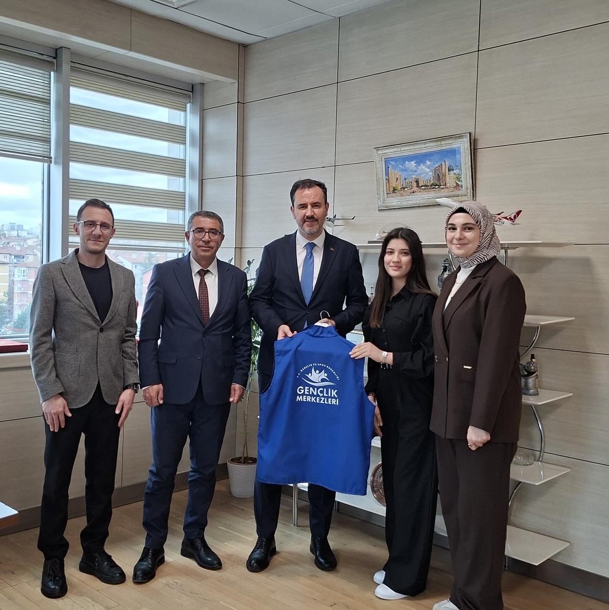 GSB_KarapinarGM's tweet photo. Hayata geçirmeyi planladığımız yeni projeler kapsamında;
Gençlik ve Spor Bakanlığımızın Gençlik Hizmetleri Genel Müdür Yardımcıları ve Kalyon Holding yetkilileriyle verimli görüşmeler gerçekleştirdik.
projelere göstermiş oldukları ilgi ve alakaları için teşekkür  ediyoruz.🌱 https://t.co/8Jc9CTf9LZ