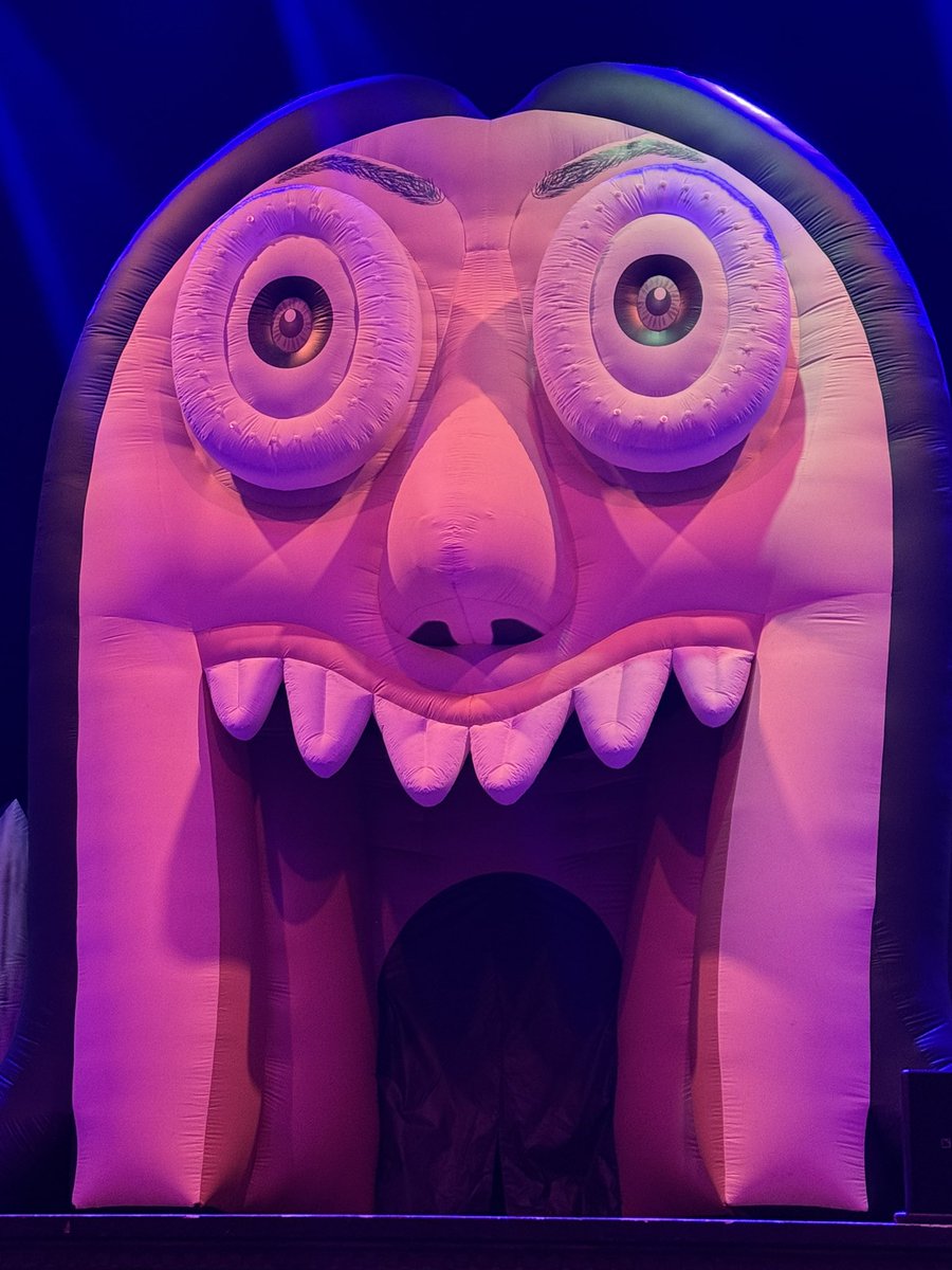 Miche11eEE's tweet photo. Guess where we are... @realrossnoble https://t.co/eAVQHOUEXx