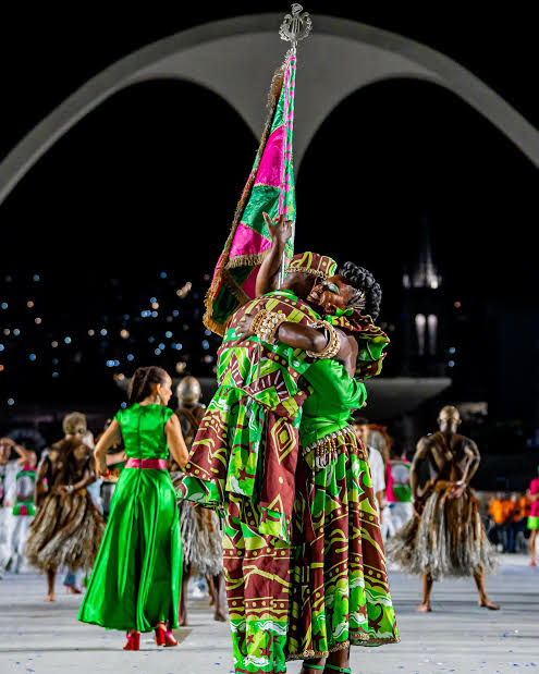 Por que o juri da Liesa pega tanto no pé de Cyntia Santos e Matheus Olivério?
