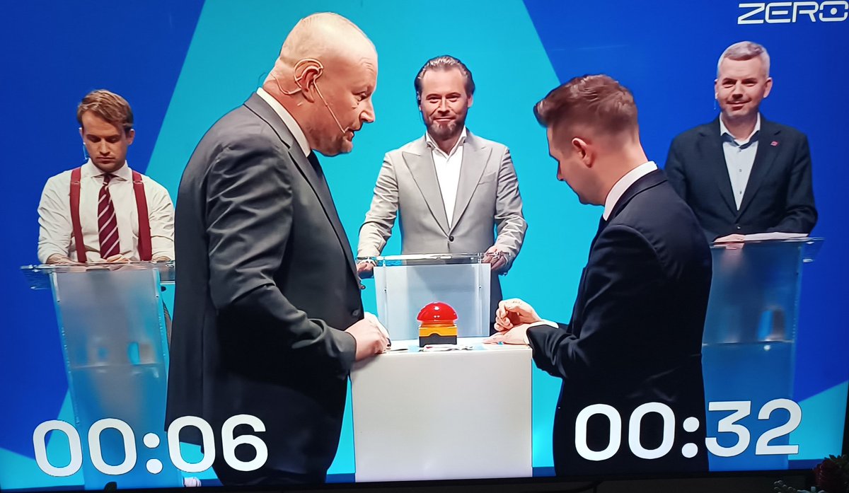 <a href="/_mkonieczny/">Maciej Konieczny</a> i <a href="/michniklukasz/">Łukasz Michnik</a> powinni dostać ekstra punkty za nie parsknięcie śmiechem przy tej pysków w w <a href="/OficjalneZero/">OficjalneZero</a> #ligaDebat