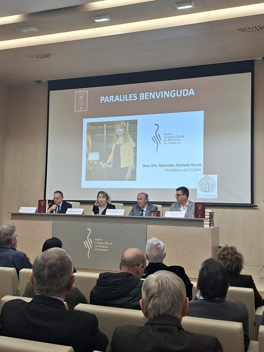 LoRatPenat_'s tweet photo. 📕🩺ÈXIT ROTUNT EN LA PRESENTACIÓ DEL “VOCABULARI MÈDIC VALENCIÀ”

📚Ahir tingué lloc la presentació del "Vocabulari mèdic valencià" , editat per la Real Acadèmia de Cultura Valenciana (RACV), en un acte que fon tot un èxit de participació, en més de 150 assistents que ompliren la sala de l'Ilustre Colege Oficials de Meges de Valéncia i demostraren l’interés i el compromís en la llengua valenciana.

🥼🩻Esta obra magnànima supon un pas ferm en la normalisació del valencià en l’àmbit sanitari, dotant als professionals d’una ferramenta rigorosa, científica i adaptada a la realitat llingüística del nostre poble.

👤🦇Des de Lo Rat Penat volem destacar especialment la llabor del Dr. Pau Giner Bayarri, coordinador de l’obra, membre de la Junta de Govern de Lo Rat Penat i Director de Publicacions de la nostra entitat, que ha segut peça clau en este important proyecte. El seu compromís en la llengua i la cultura valencianes és un eixemple per a tots els ratpenatistes.

👥L’acte contà en la presència de numeroses personalitats del món cultural i acadèmic, aixina com de molts ratpenatistes, entre els que destacà Òscar Rueda Pitarque, vicepresident de Lo Rat Penat, junt en atres membres i amics de la nostra institució que no volgueren perdre’s esta fita històrica per a la llengua valenciana.

👏Des de Lo Rat Penat, continuarem recolzant totes aquelles iniciatives que contribuïxquen a la dignificació, defensa i difusió del valencià en tots els àmbits de la societat.

✨Enhorabona a la RACV i a tot l’equip redactor per este gran treball.