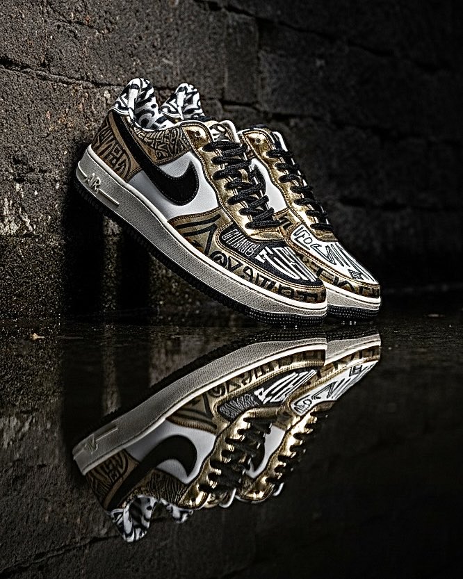 johnnyx_btc's tweet photo. AIR FORCE 1 ENTOURAGE X UNDEFEATED X FUKIJAMA 

WHAT ARE YOUR THOUGHTS ON THESE!?

📸 by @johnnyskicks aka @johnnyx_btc https://t.co/At5BEAtLfU