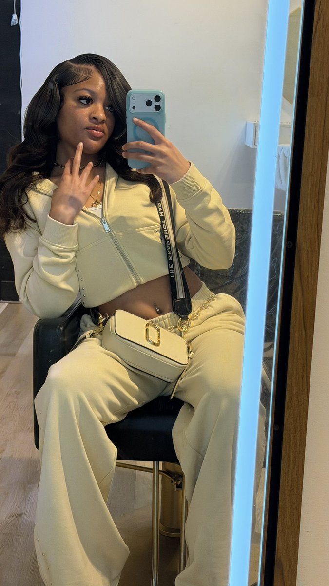 Happy queen day to da queen ♒️