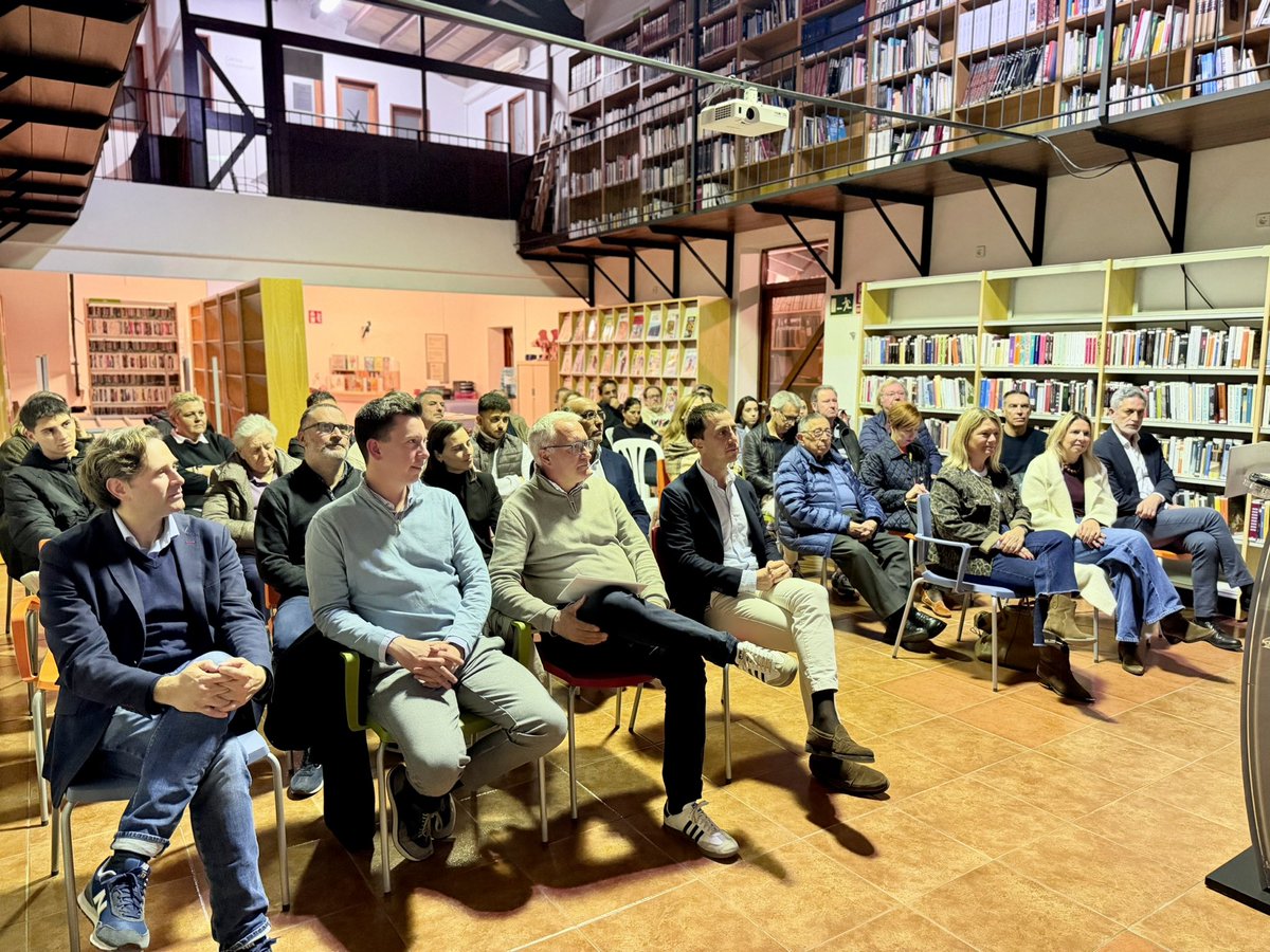 PPdeMallorca's tweet image. 🔵 Porreres fa una passa endavant.

Avui s’ha renovat la Junta Local del PP de Porreres amb el suport de molts afiliats i simpatitzants que han volgut deixar clar que el municipi vol un nou impuls.

Miquel Sagreras assumeix la presidència al capdavant d’un equip compromès,