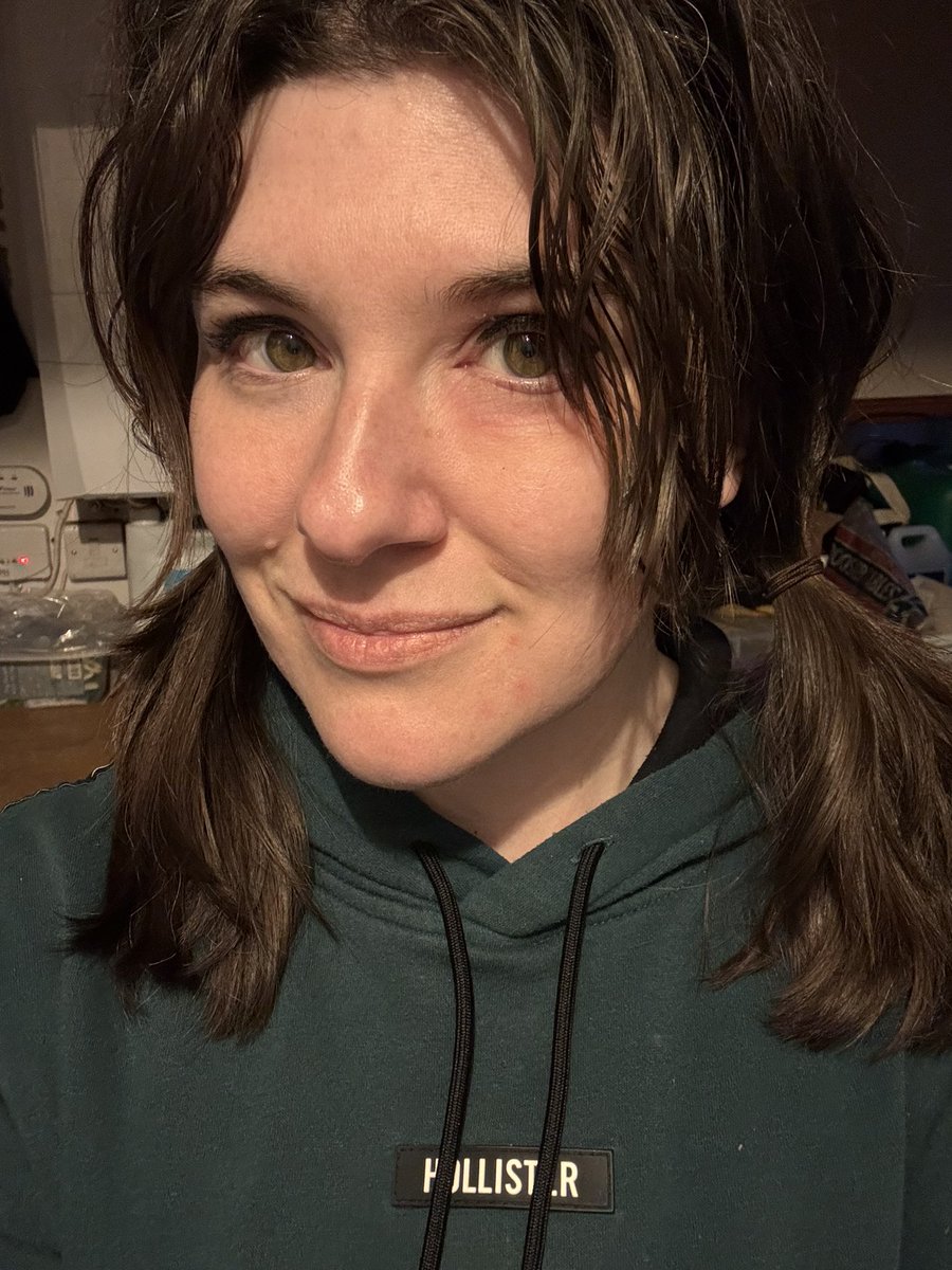 SarahPitard's tweet image. Absolutely dying of a chest infection and a weird eye rash, but wanted to wish you all a lovely half-term (Three days late!) 💝 #voiceactor #va #halfterm #GamingCommunity #voiceover