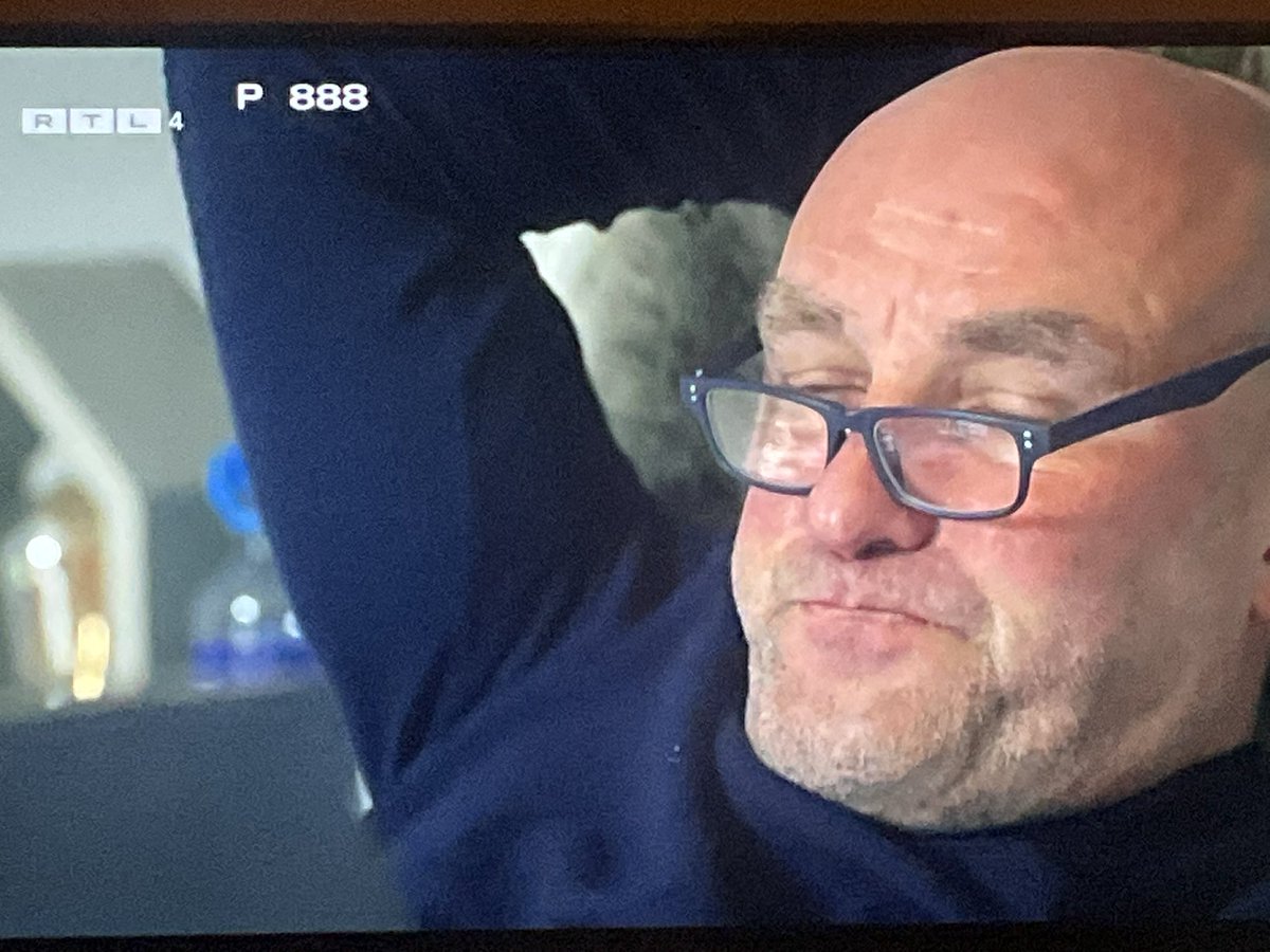 montflor's tweet image. Het is gewoon niet meer om aan te zien, dat onechte gejank van Sjielbèr. Onbegrijpelijk dat Elsje zulke oogkleppen op heeft. #wintervolliefde