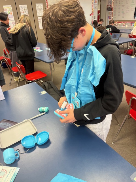 Lisa Van Curen tweet media