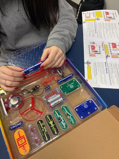 Lisa Van Curen tweet media