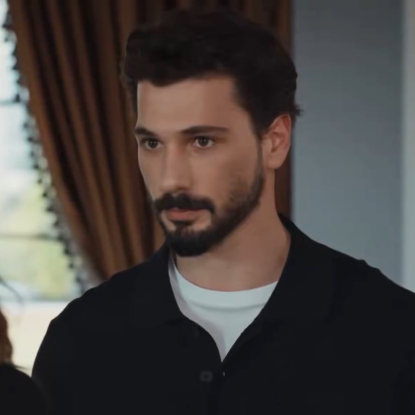 bu oglan sultana çok güzel bakiyo????