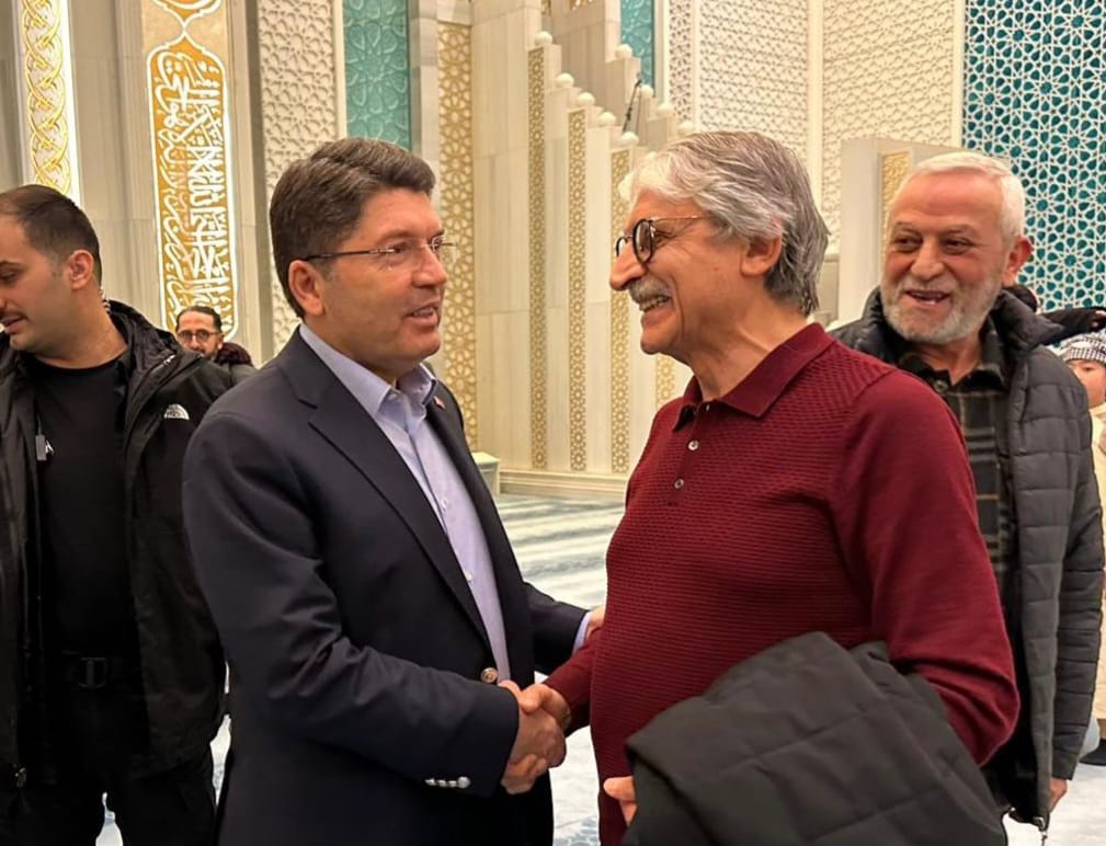 yilmaztunc's tweet photo. Ramazan birliktir, beraberliktir, kardeşliktir.

Rahmet ve bereket ayı Ramazan’ın ilk Teravih namazını Ahmet Hamdi Akseki Camii’nde kıldık.

Bu mübarek ayın manevi atmosferini vatandaşlarımızla birlikte paylaştık.

Birliğimizin ve dayanışmamızın daha da güçleneceği Ramazan ayının ülkemize ve milletimize hayırlar getirmesini diliyorum.