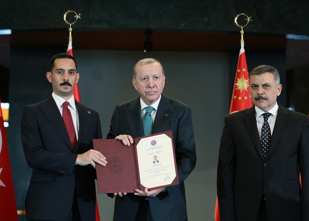 Kıymetli meslek büyüğüm İslahiye Kaymakamı  Sayın <a href="/mehmetsoylu2023/">Mehmet SOYLU</a> 
nun  “Mülki İdare Amirliği Üstün Hizmet Ödülü”ne layık görülmesi bizleri de onurlandırmıştır. Hayırlı olmasını diliyorum Rabbim muvaffak eylesin.