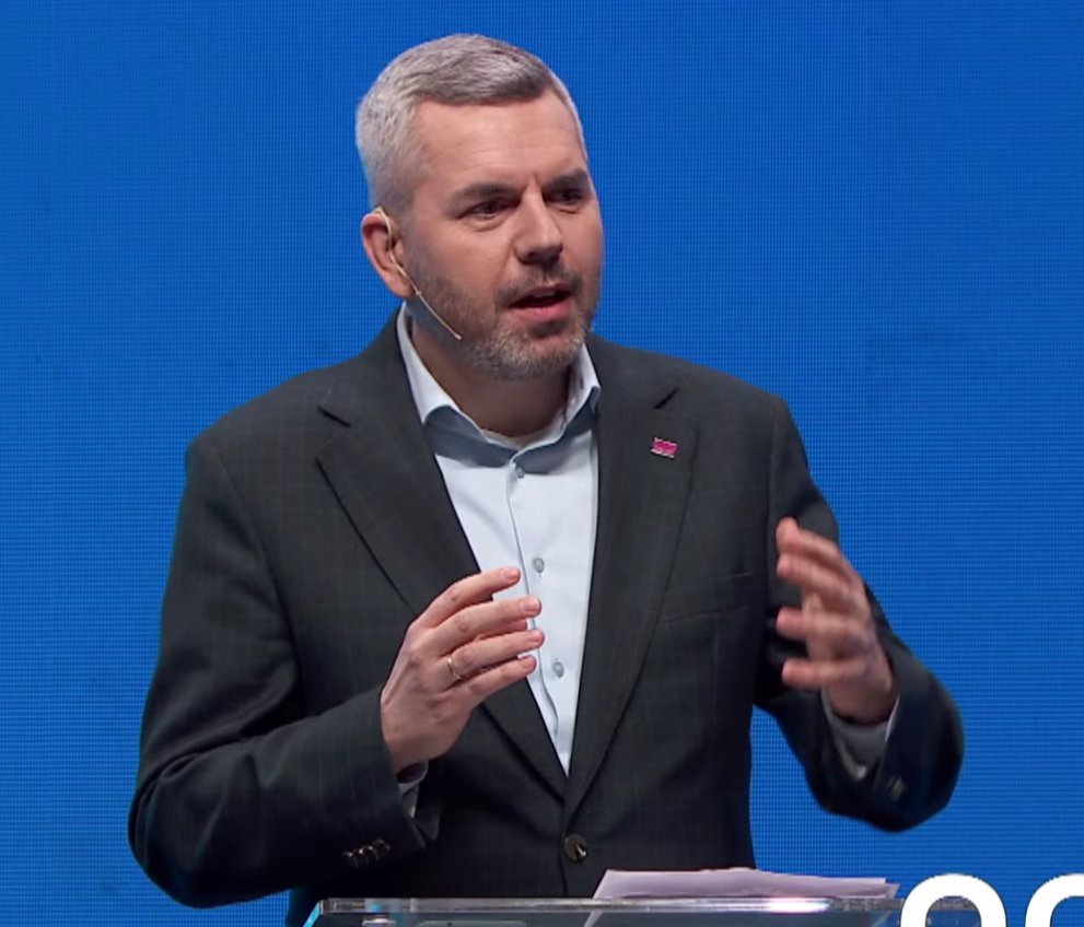 💬 Gdyby dzisiaj rządził PiS zachwalaliby program SAFE. Tłumaczyliby, że Niemcy nie biorą, a my bierzemy i korzystamy. Ale dzisiaj zachowują się dokładnie tak samo jak Platforma kiedy nie głosowała za KPO. Oni w imię świętej wojny POPiSowej szkodzą Polsce - <a href="/_mkonieczny/">Maciej Konieczny</a> w