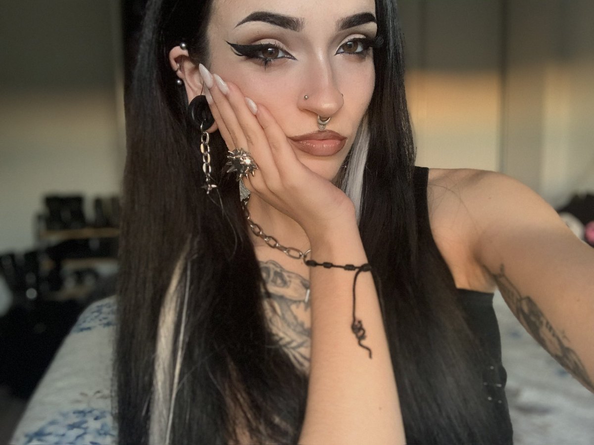 🜏 𝔢𝔰𝔭𝔦𝔠𝔥𝔲𝔣𝔯𝔢𝔫𝔦𝔞 🜏 tweet media