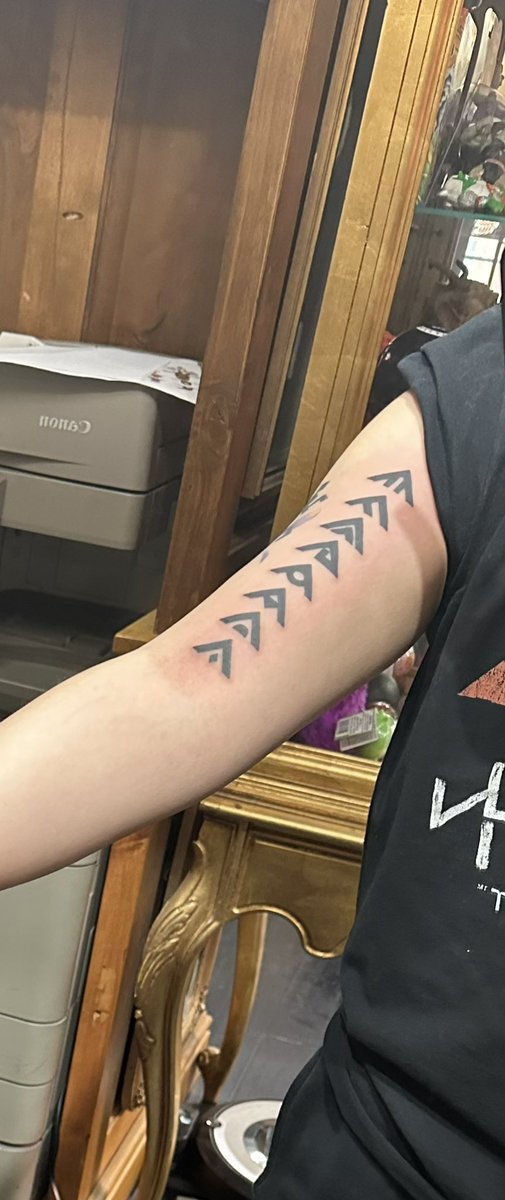 FandomCreates's tweet photo. Finally got my number 1 game forever on my skin. Coincidentally, it was on the day it released 4 years ago. Time flies! Happy 4 year anniversary to #HorizonForbiddenWest https://t.co/qUDyp9gScd