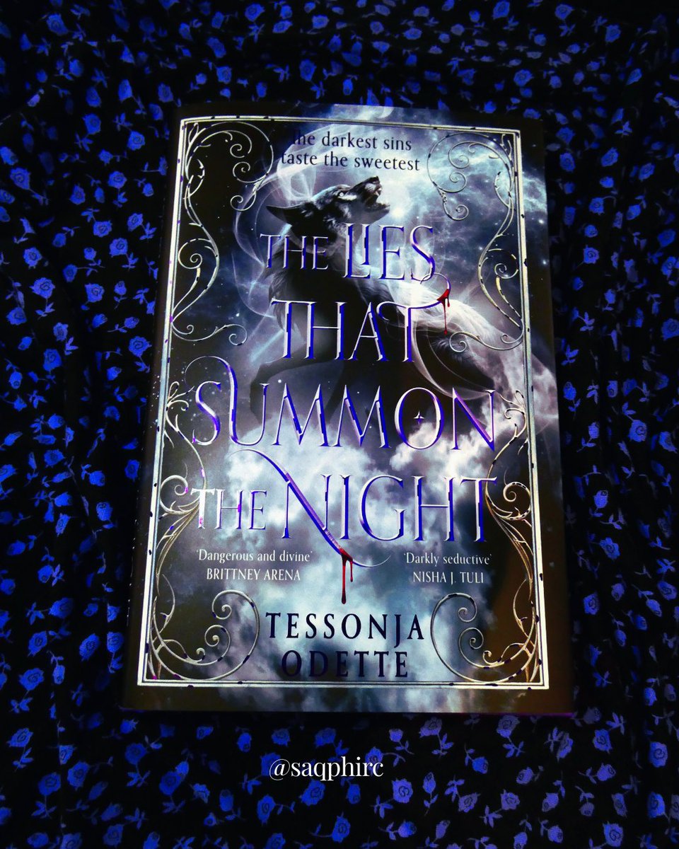 saqphirc's tweet image. The Lies that Summon the Night by Tessonja Odette, Waterstones Signed Edition. Dust jacket cover and hardback cover.

#dustjacket #books #aesthetic #booktok #bookstagram #bookrecommendations #booksbooksbooks #romance #darkromance