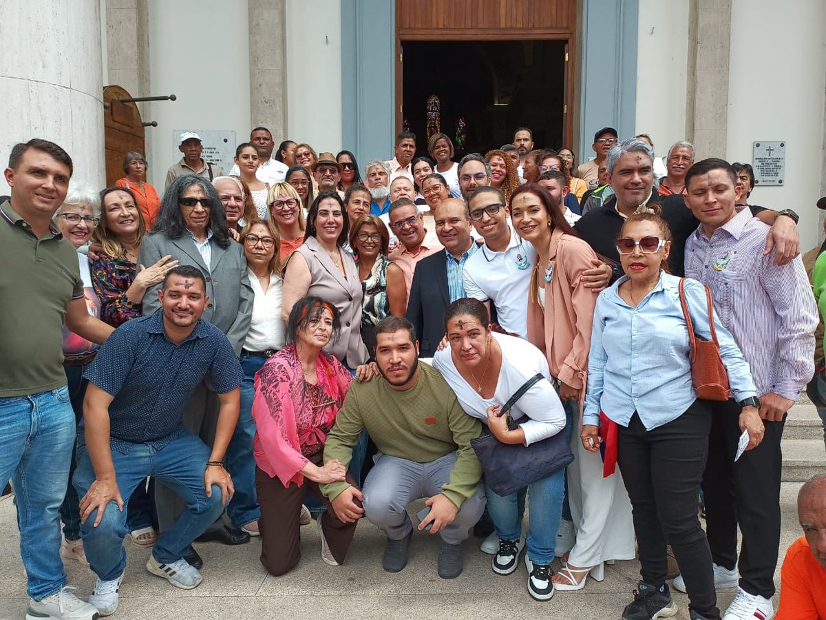 ¡Seguimos juntos, con fuerza y fe! 🙏🏻🧡

Nuestro presos políticos y dirigentes de Voluntad Popular de Caracas, Miranda y Vargas se unieron hoy en la misa por la reconciliación nacional y la liberación de todos los presos políticos. 

No podrán romper nuestra fuerza, nuestro