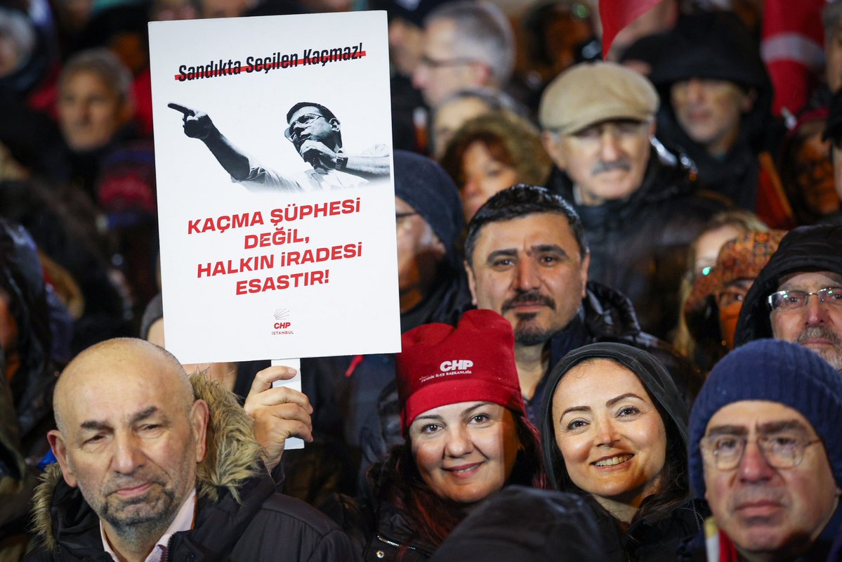 ‘’Bu ülkede, insan olmaktan daha büyük bir mevki, vatandaş olmaktan daha üstün bir makam olmayacak. Devletin tüm kapıları adalete ve hürriyete açılacak. Herkes emeğinin, girişiminin, yatırımının karşılığını hakkıyla alacak. Bolluğu ve bereketi, zenginlik ve refahı kardeşçe