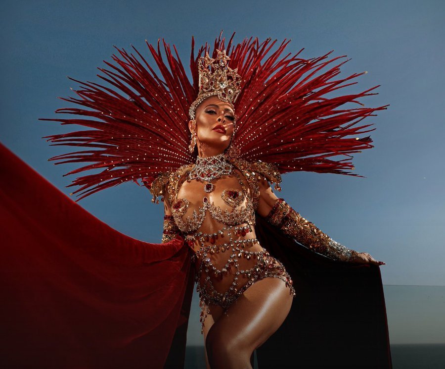 ZAMENZA's tweet photo. Juliana Paes na Viradouro. ESSA FOTO. https://t.co/zU4XNdEFzW
