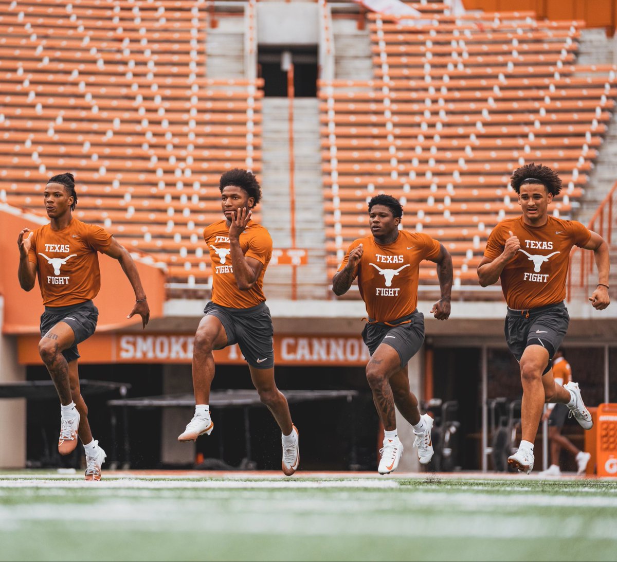 Texas Football Recruiting tweet media