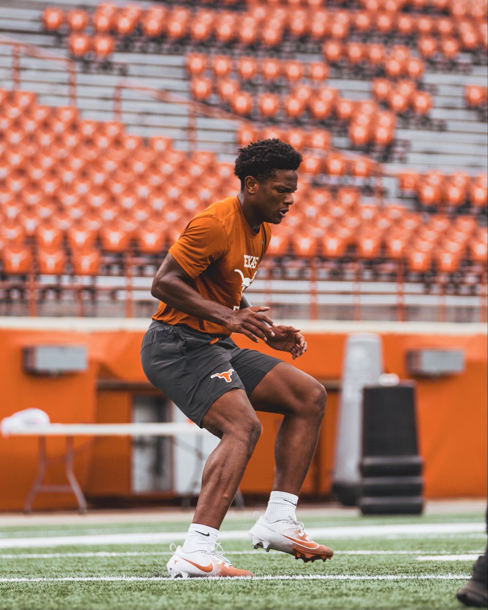 Texas Football Recruiting tweet media