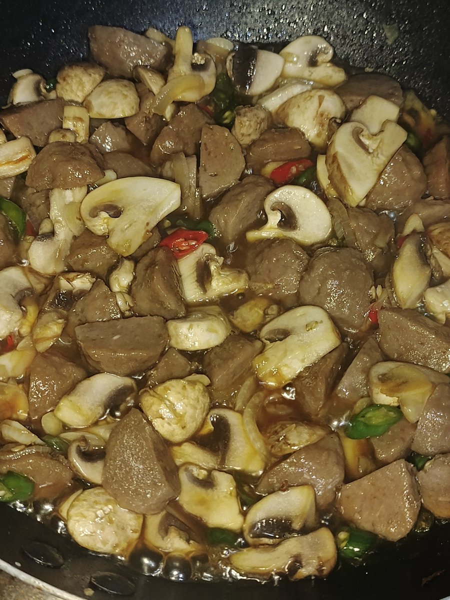 day 1 puasa, sahur pake oseng button mushroom metik di flower field awokawok