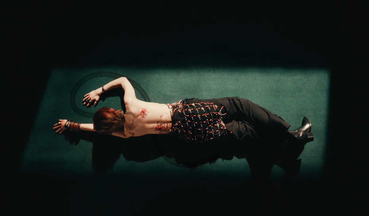 growaswegoo's tweet image. colors 🕯️🥀