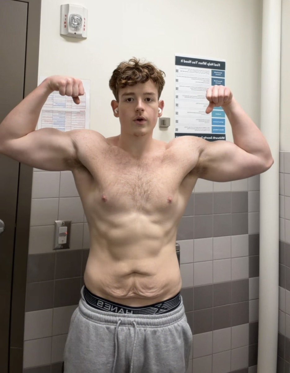 ShefferBrady's tweet photo. Attention all linemen🚨 when you eventually retire from football. Lose the weight… trust me it will change your life https://t.co/rPR6s35sks