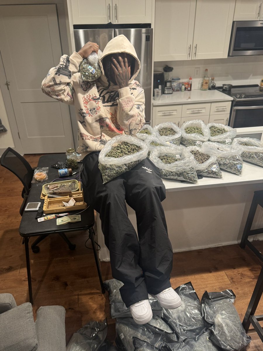 WARHOLSS's tweet photo. yea it’s me https://t.co/8EzM9fKfqX