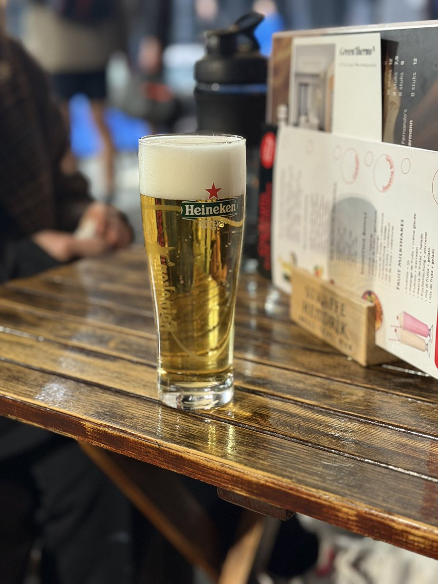 joskeijsper's tweet photo. Eerst heerlijk Anderhalf uur padellen en daarna genieten van een vakantie biertje! #blijvenbewegen #padel #unamas #Alkmaar https://t.co/2AeWjHLr7Q