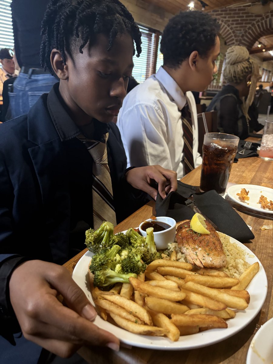 LaVergne Middle tweet media