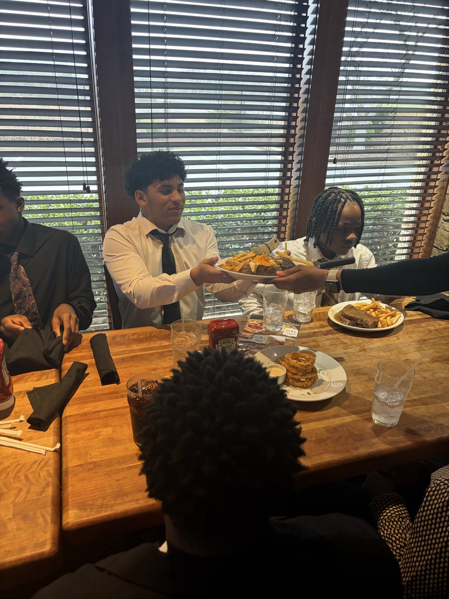 LaVergne Middle tweet media