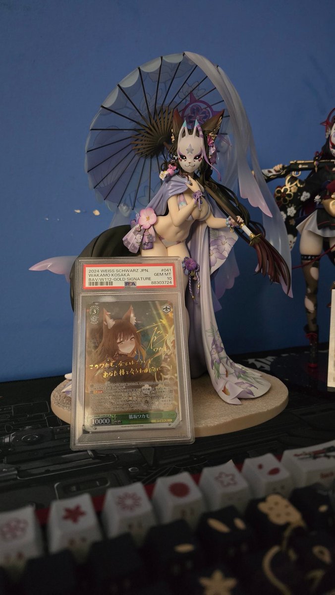 xapo97's tweet photo. A small wakamo shrine has started with the S.Wakamo figure coming home!
Just need a wall scroll of her and Nexon to drop a nendoroid and chocopuni plush and the main parts of the shrine would be complete! https://t.co/I2kXKsusWH