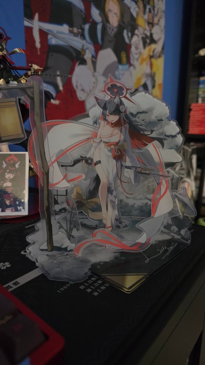 xapo97's tweet photo. A small wakamo shrine has started with the S.Wakamo figure coming home!
Just need a wall scroll of her and Nexon to drop a nendoroid and chocopuni plush and the main parts of the shrine would be complete! https://t.co/I2kXKsusWH