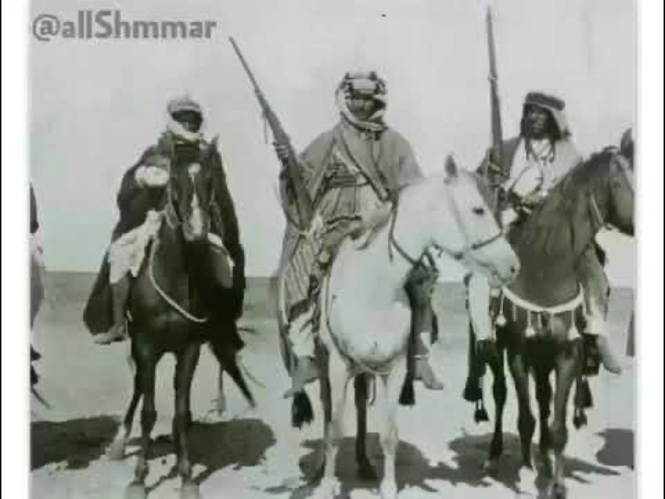 <a href="/alrougui/">مالك الروقي</a> رحم الله الفارس شالح بن هدلان القحطاني بواسع رحمته 

لكن الصورة مرتبطة بـ  الفارس الشيخ ضاري ابن طواله شيخ الاسلم من قبيلة شمر والعتب على فريق الأنتاج استاذ مالك.