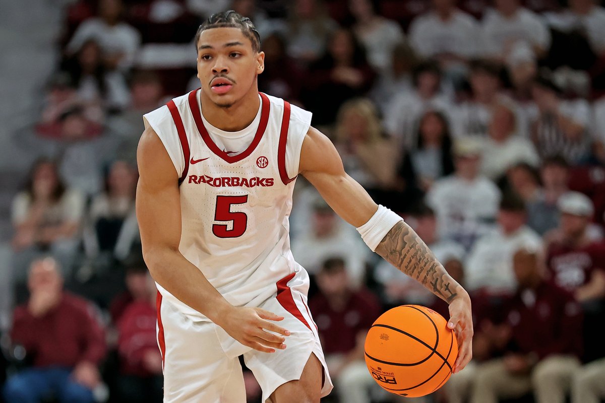 brhoops's tweet photo. Darius Acuff in the first half against No. 25 Alabama:

22 PTS | 8-13 FG | 4-5 3PT | 20 MINS https://t.co/ZHxgTCugep