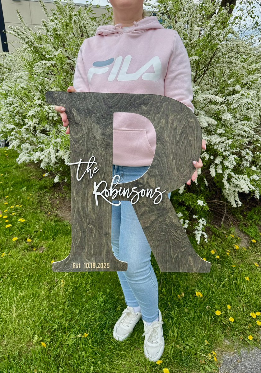 StoreOfSigns's tweet photo. Your Guestbook, Reimagined 🤍

A custom wooden letter for 20–100+ guest signatures — the perfect wedding guestbook alternative. Personalized stain, color, and font to match your wedding decor.
#weddingguestbook #weddingdecor #weddingguestbookalternative #weddingdecorations https://t.co/TXGTTKRktf