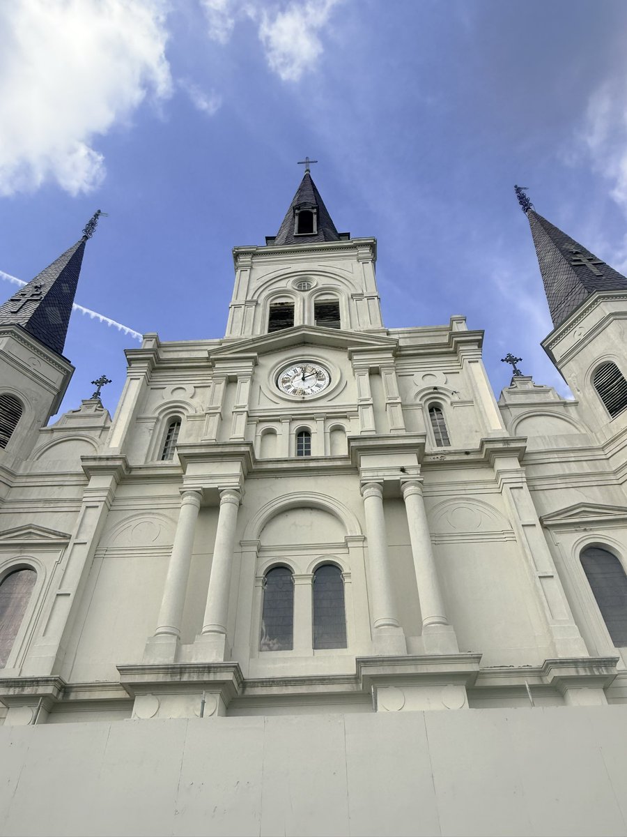 ⚜️Ash Wednesday⚜️ 🎼for dust you are and to dust you shall return 🎼⚜️💜💛💚⚜️🐸🎩👑