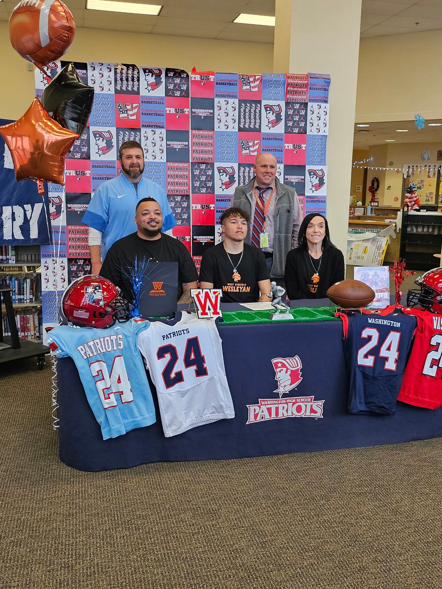 c_togans's tweet photo. It’s a great day to be a BOBCAT 🏈 and thank you to my coach @treajr10 for putting this together for me and my family thank you @CoachKellar_ @WVWCFB https://t.co/N3SCF18AjT