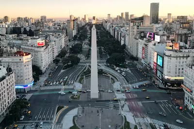RossoFer's tweet photo. La Argentina se encamina hacia un nuevo paro general: será el cuarto en la era Milei y tiene una particularidad política: ocurre el mismo día en que Diputados se apresta a votar la “contrarreforma laboral” impulsada por el Gobierno y las cámaras patronales. (abro hilo) https://t.co/1LlksQDsPV