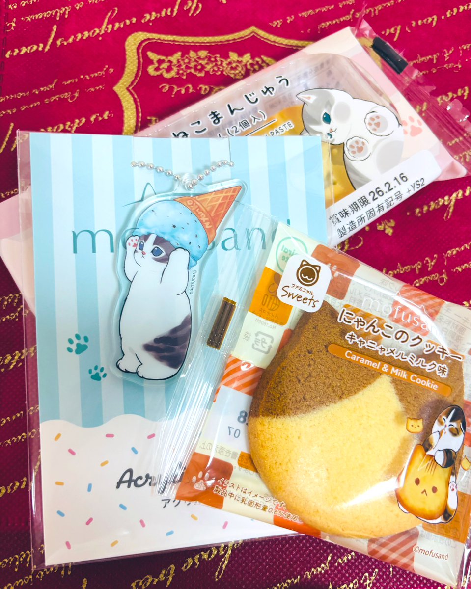 ファミマでmofusandの『ふたごのねこまんじゅうきゃにゃめるあん』『にゃんこクッキー』とアイス購入でアクリルチャームGET🐾