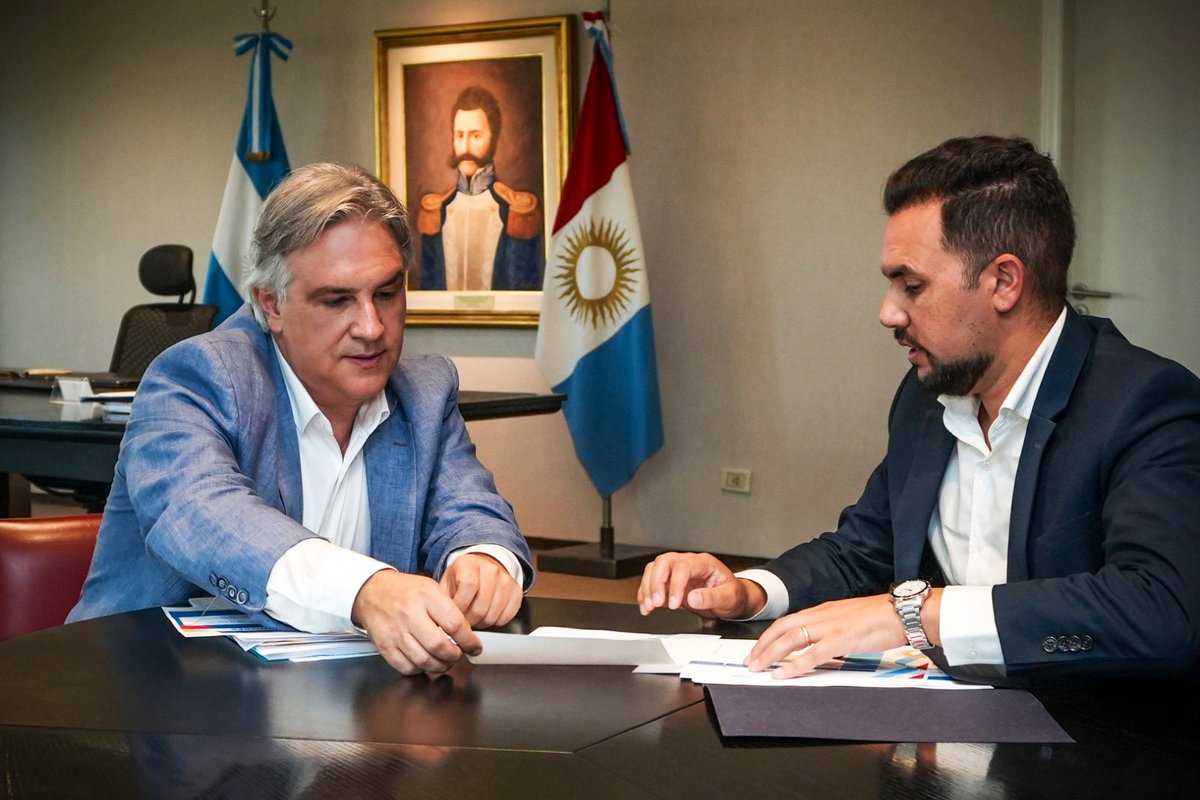 DEJAR A LOS CHICOS SIN BOLETO EDUCATIVO SERÍA, EN LOS HECHOS, DEJARLES SIN EDUCACIÓN. Y una provincia sin #educación no tiene futuro. Eso es lo que verdaderamente está en juego.

Por eso los cordobeses vamos a seguir haciendo un gran esfuerzo para sostener este beneficio. He