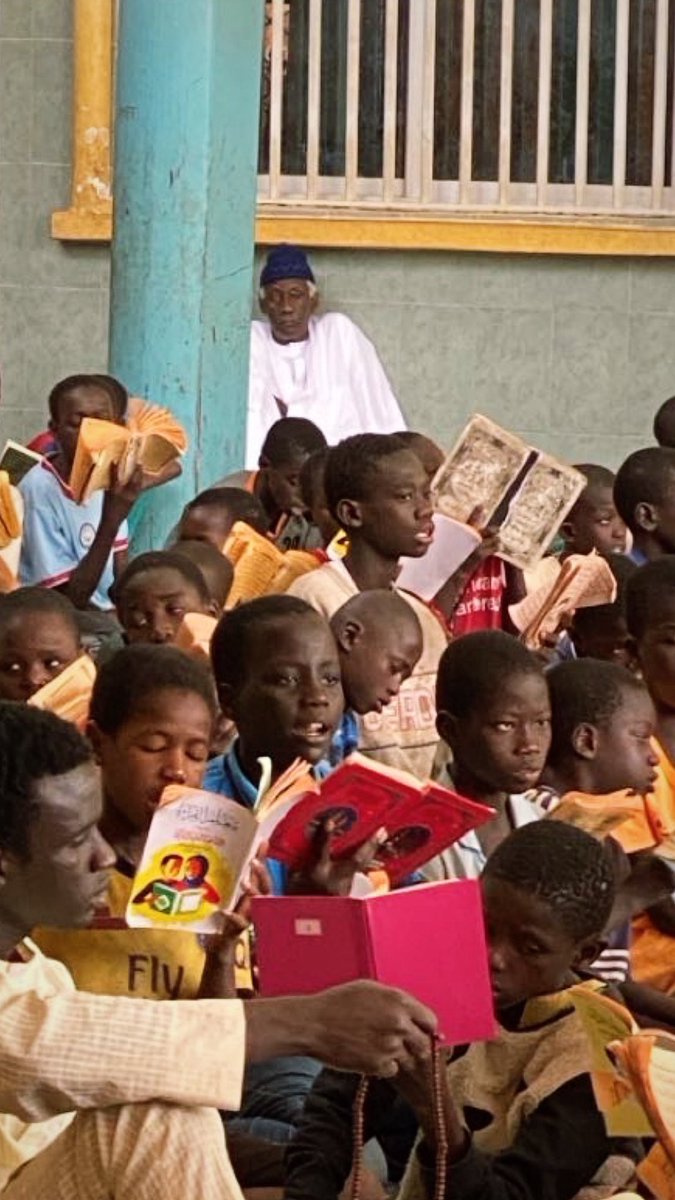 weeru wax lu neew, jang alQur’aan lu bari, zikr lu bari, julli ci Yonent bi sws lu bari❤️

Buur YaAllah yombalal niu🥹