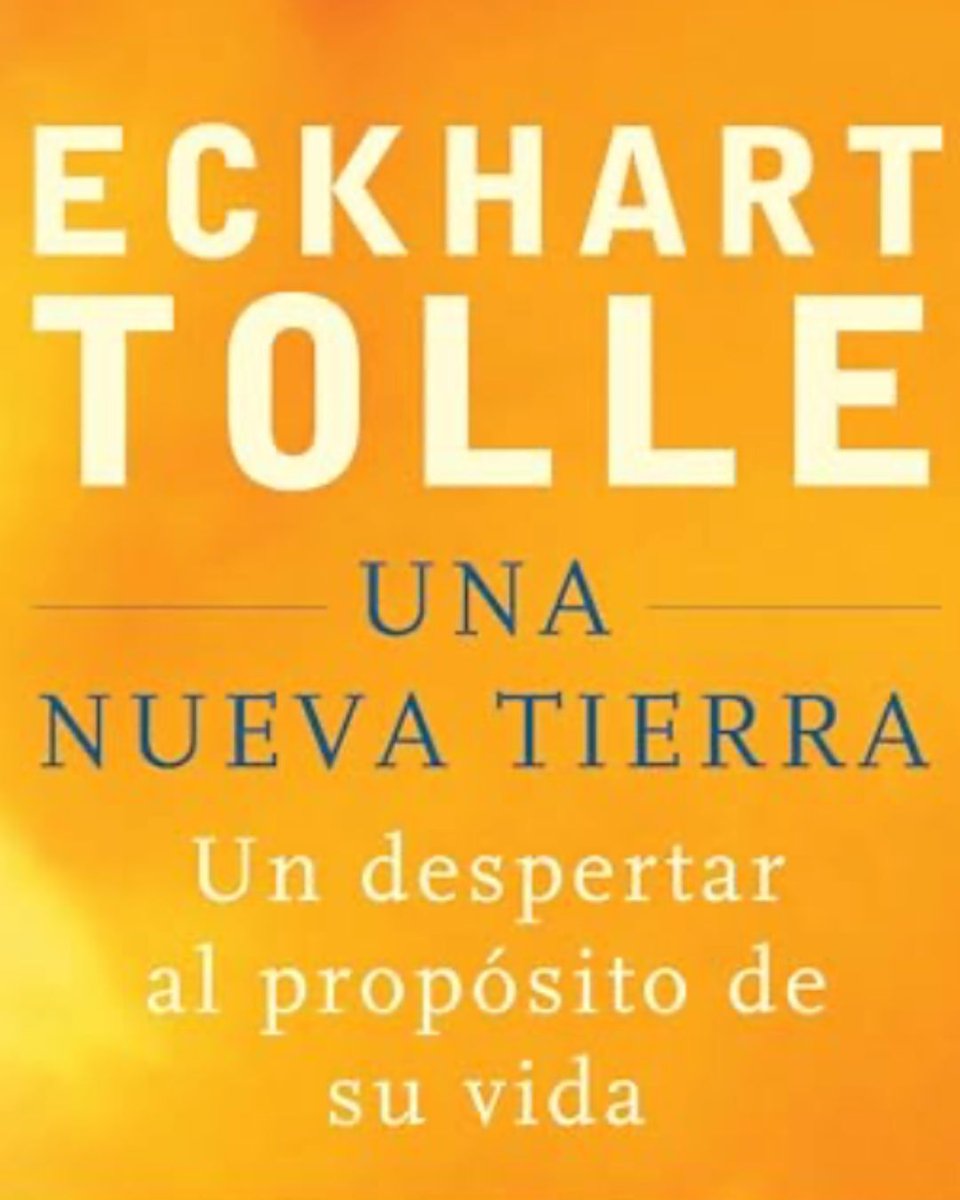 ¿Andas buscando que te echen la manita? Te damos la lista de 10 libros de autoayuda espectaculares:  revistamoi.com/bienestar/lecc…